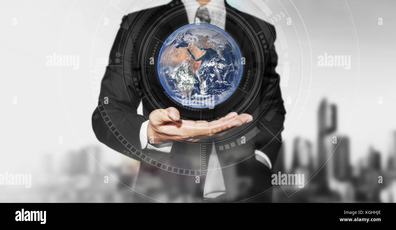 Geschäftsmann holding Globus zur Hand. International Business und Umgebung Reservierung Konzept. Element durch die NASA Stockfoto