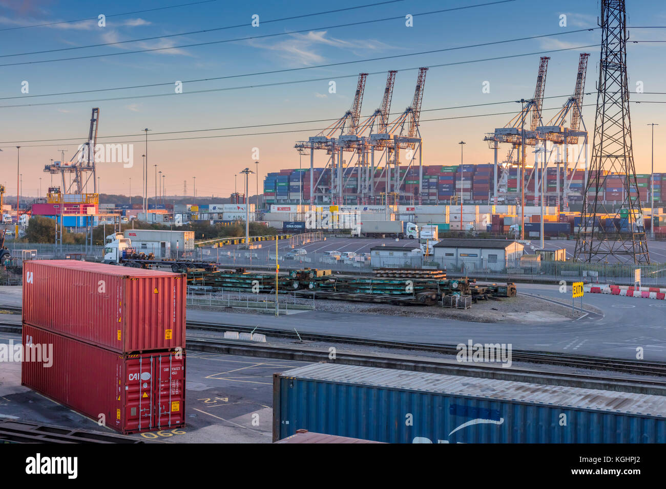 Southampton Docks, Kräne in der Dämmerung Stockfoto