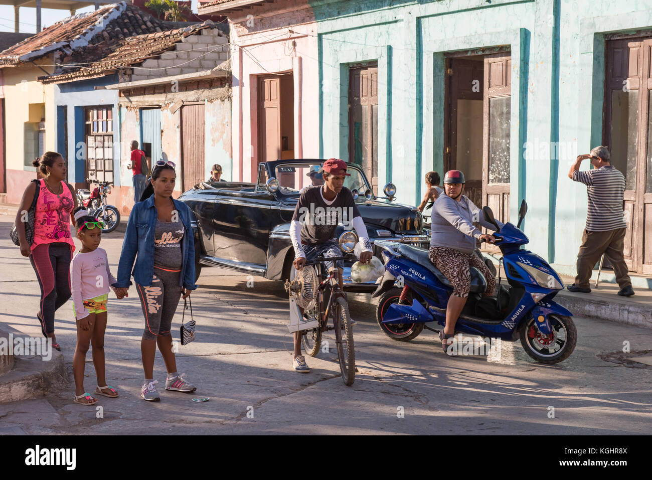 Viel befahrenen Straße in Trinidad Kuba Stockfoto