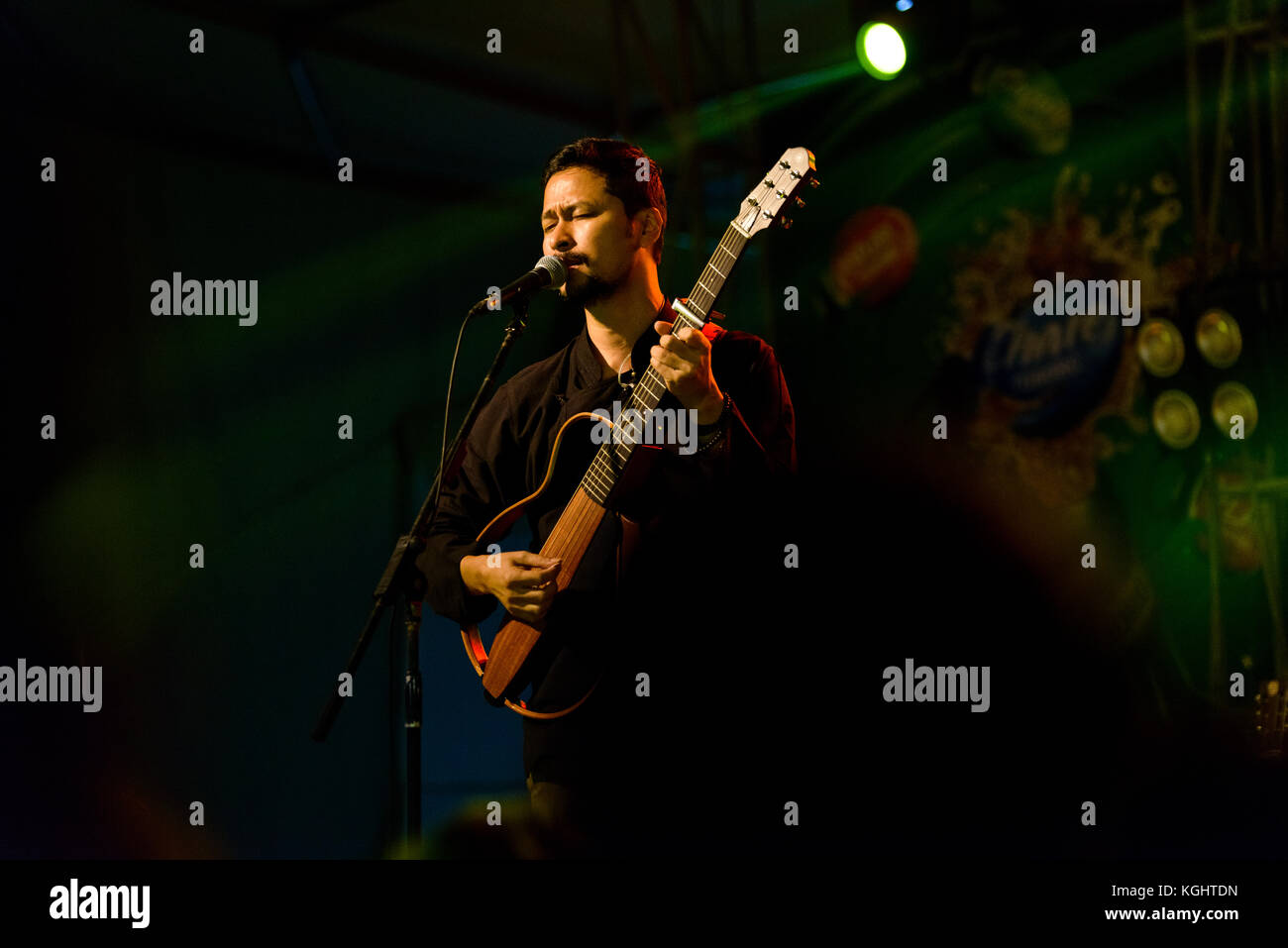 KATHMANDU, NEPAL - 14. OKTOBER 2017: Konzert von Bipul Chettri und The Travelling Band im Hotel Annapurna. Stockfoto