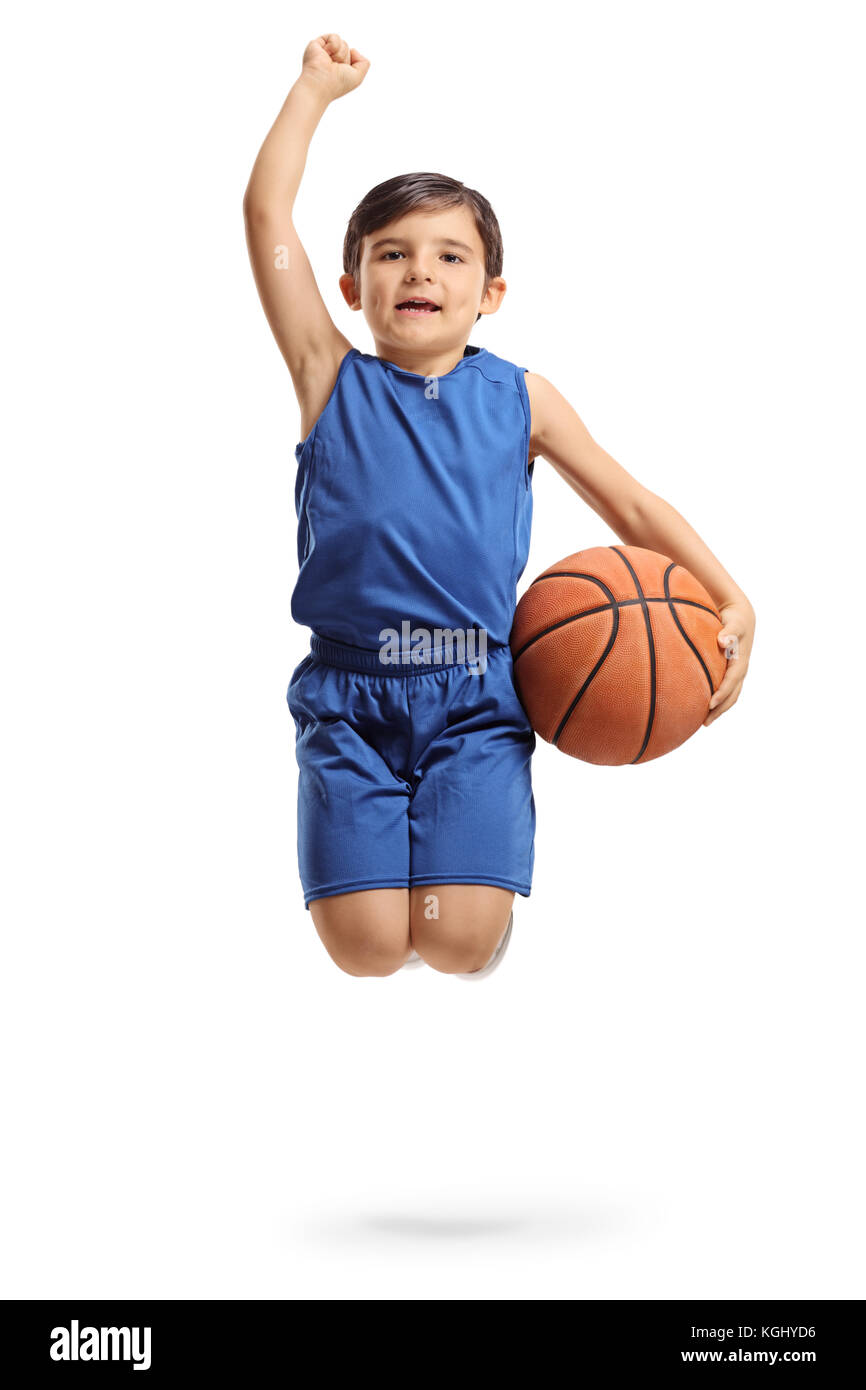Überglücklich wenig Basketball Player springen und gestikulierend Glück auf weißem Hintergrund Stockfoto