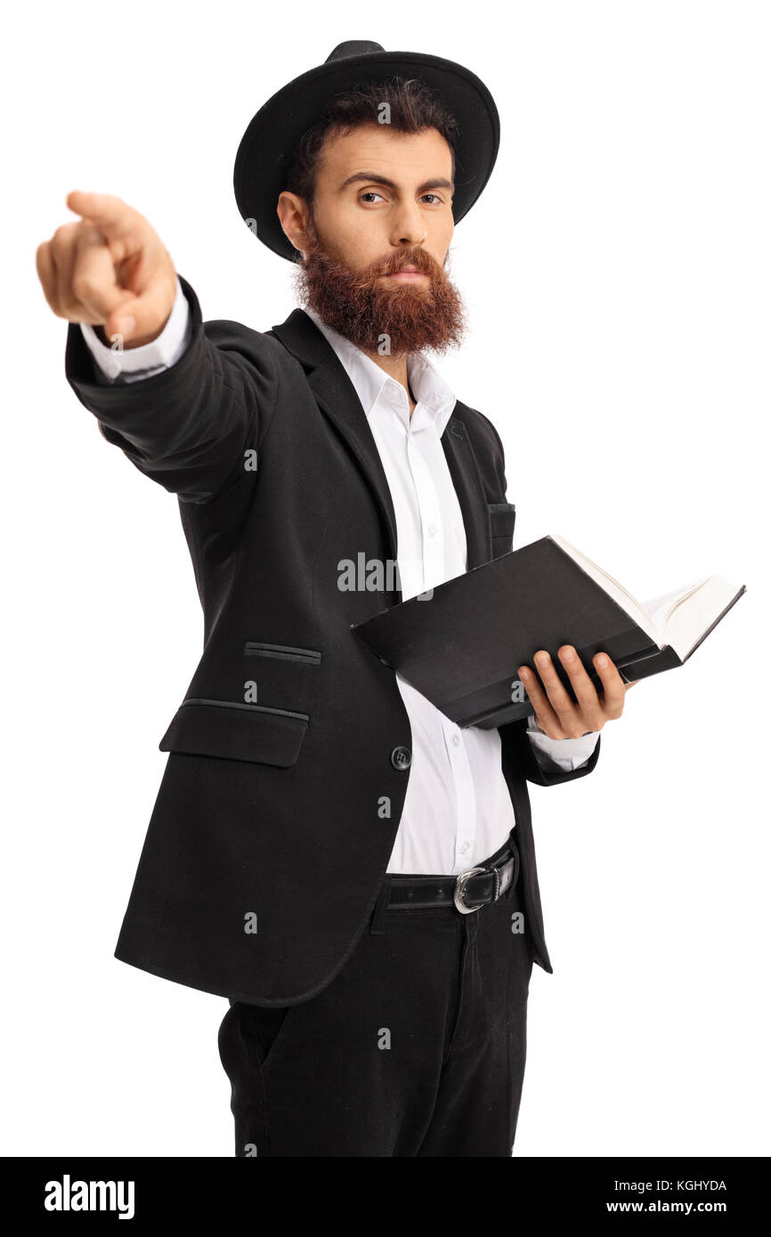 Religiöser Mensch mit einem Buch in die Kamera zeigt auf weißem Hintergrund Stockfoto