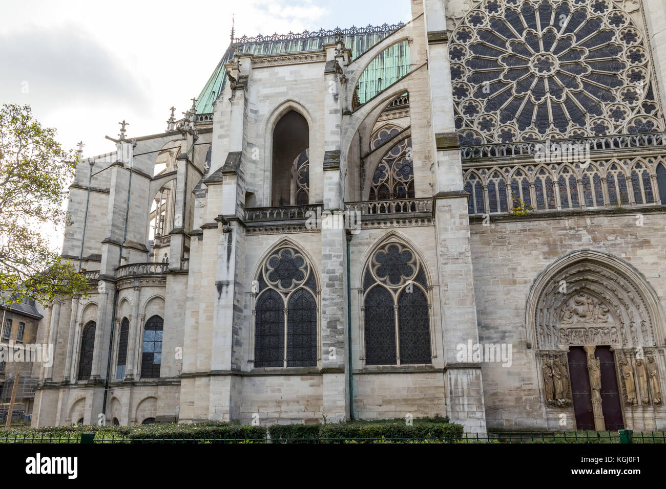 Außenansicht der Basilika Saint Denis (Basilika Saint-Denis) Paris, Frankreich. Stockfoto