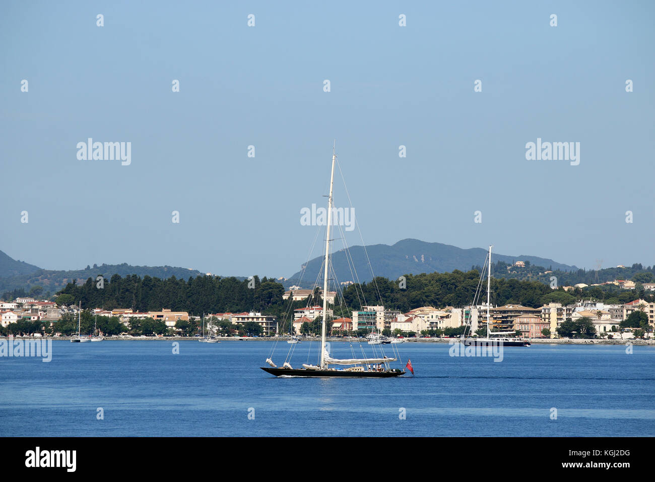 Segelboot Segeln in der Nähe von Korfu Stadt Griechenland Stockfoto