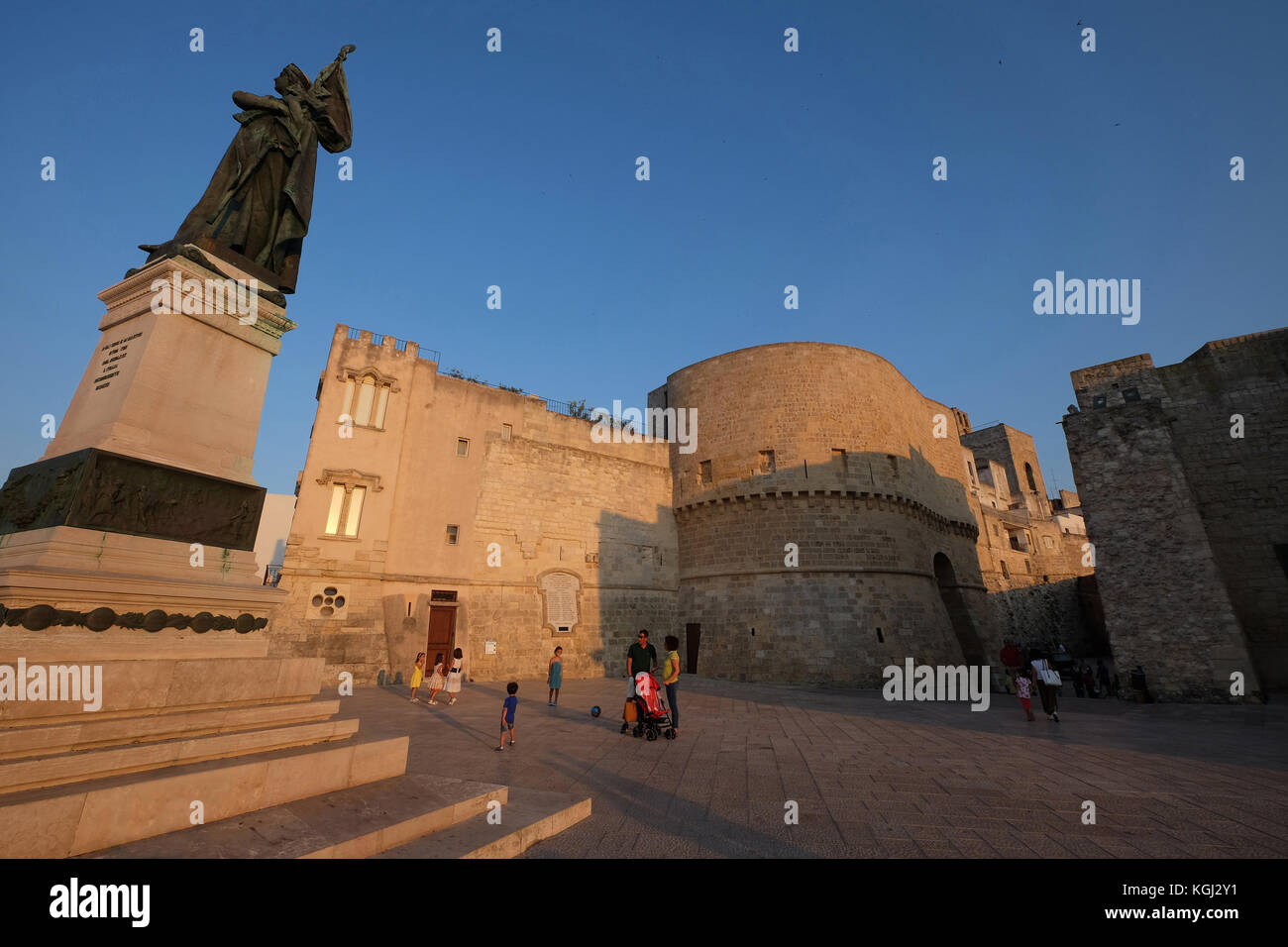 Sonnenuntergang auf dem Schloss Aragonese in Otranto, Apulien, Italien Stockfoto