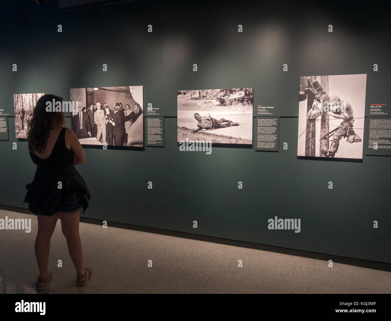 Beeindruckende historische Fotografie in den Pulitzer Preis Fotos Galerie im Newseum, Washington DC, USA. Stockfoto