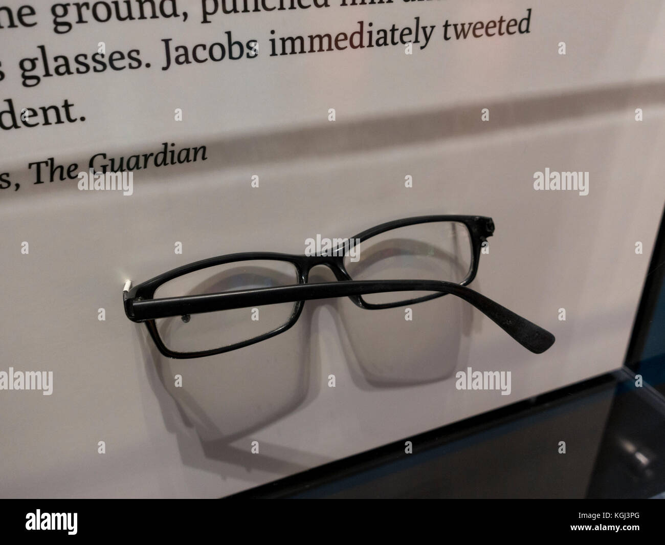 Ben Jacobs zerbrochene Gläser in Newseum, ein interaktives Museum in Washington DC, USA. Stockfoto