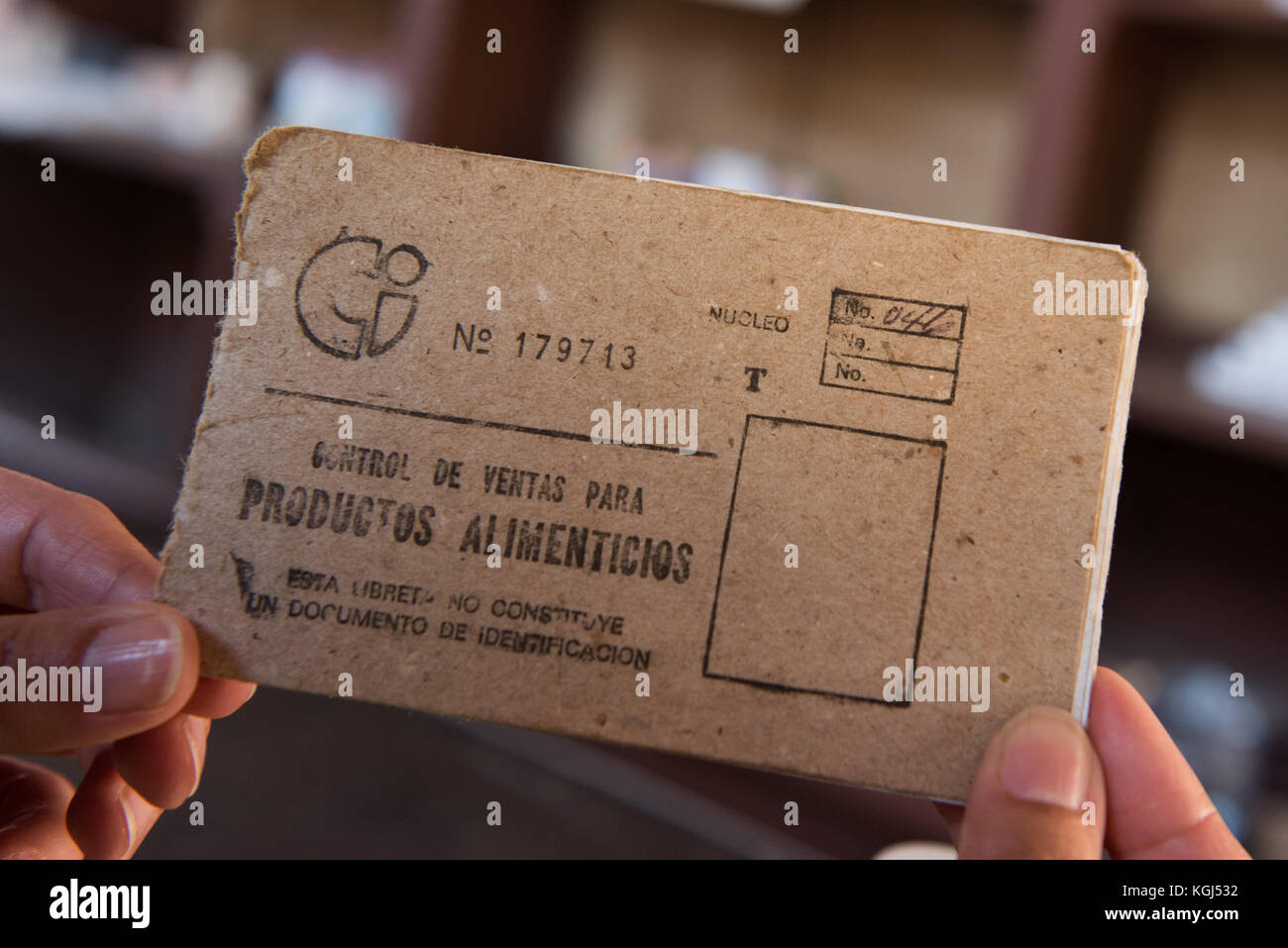 Ration Booklet von kubanischen Bürgern in staatlich subventionierte Stores verwendet wird Kuba Stockfoto