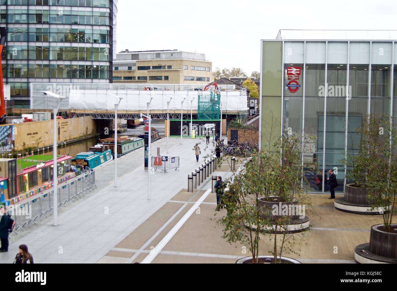 Eingang der U-Bahn-Station Paddington an der Bishop's Bridge Road, London, Großbritannien Stockfoto