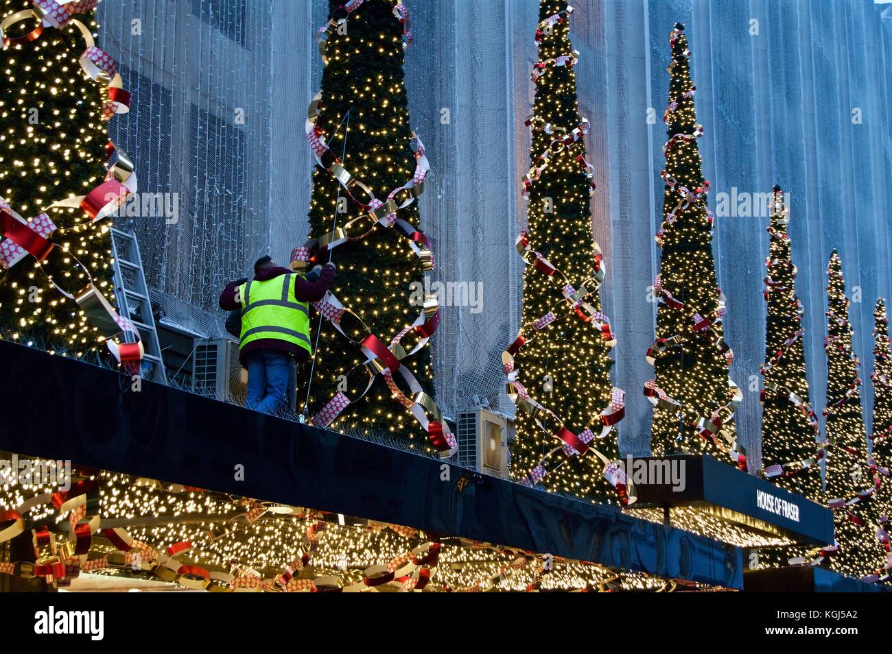 Weihnachtsdekoration im House of Fraser, Oxford Street, London, UK, 2017 Stockfoto