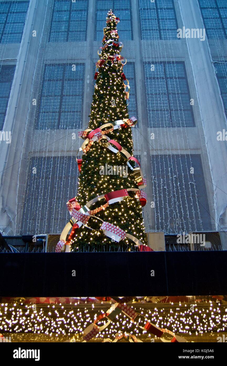 Weihnachtsdekoration im House of Fraser, Oxford Street, London, UK, 2017 Stockfoto