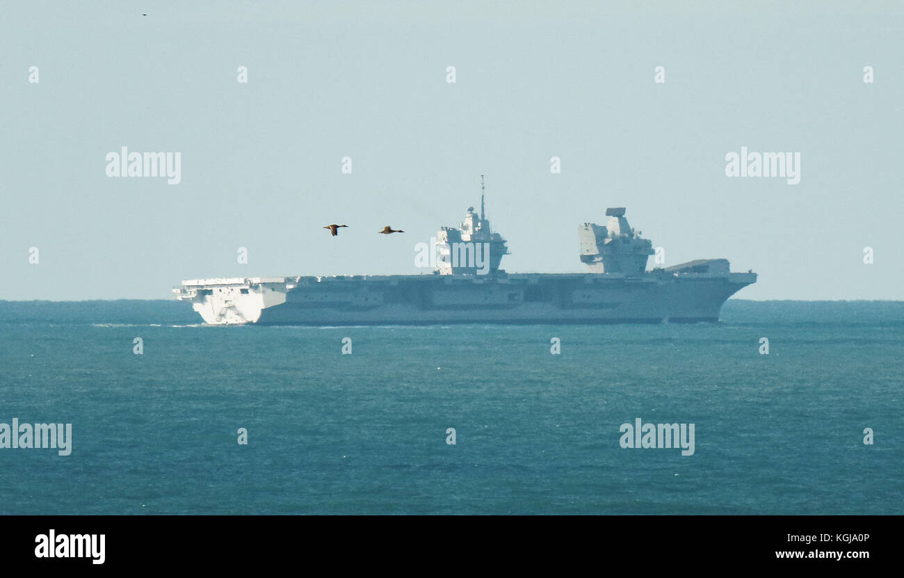 HMS Queen Elizabeth Flugzeugträger meer Versuche von Newquay Cornwall im Vereinigten Königreich Stockfoto