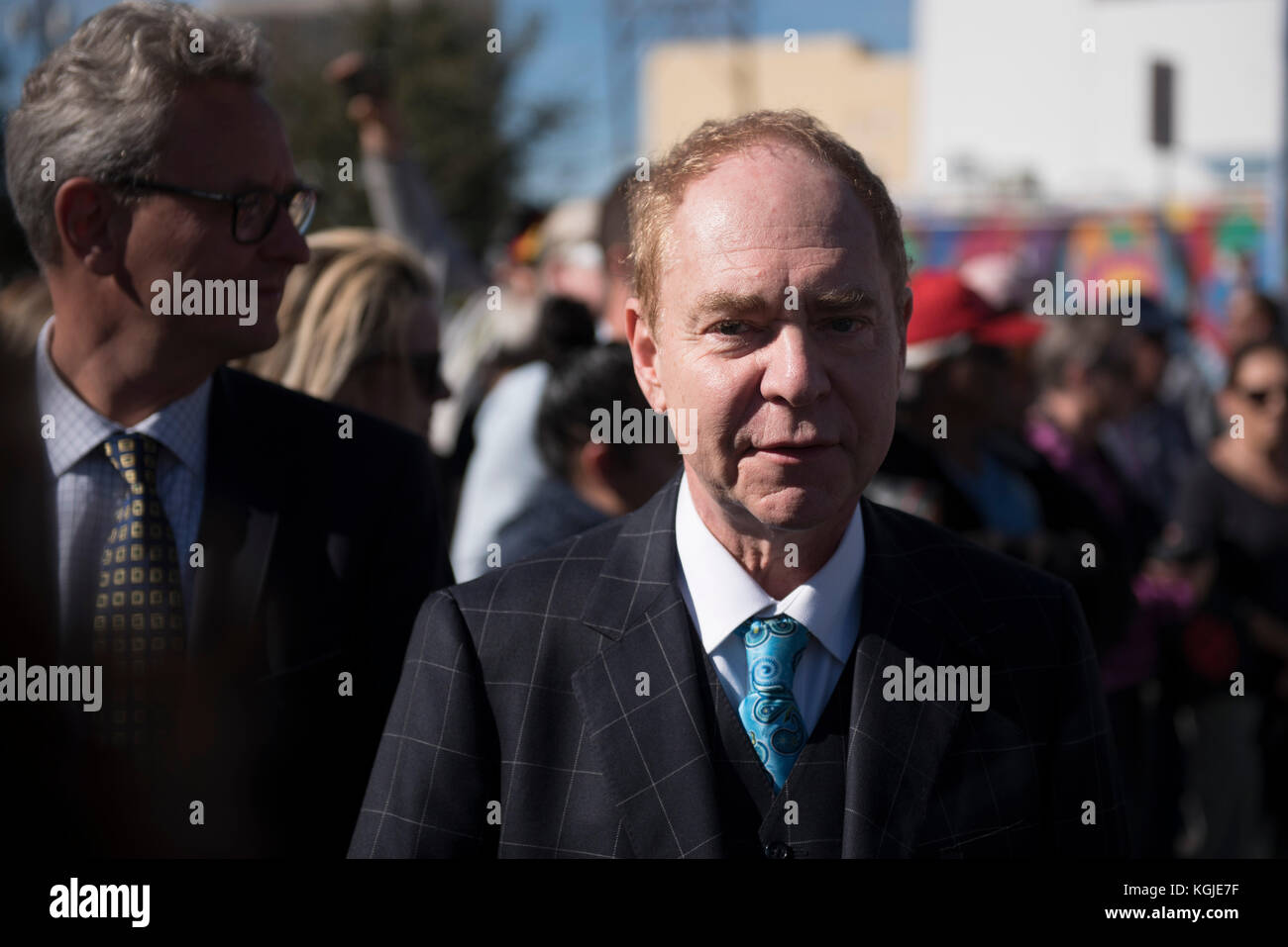 Las Vegas, USA. 08 Nov, 2017 Las Vegas, USA. 08 Nov, 2017. Raymond Joseph Teller von Penn & Teller ist während einer Demonstration für eine navya Arma autonome elektrische Shuttle auf der Fremont Street in der Innenstadt von Las Vegas, Nev., nov. 8, 2017. (Foto von Jason ogulnik) Credit: Jason ogulnik/alamy live news Credit: Jason ogulnik/alamy leben Nachrichten Stockfoto