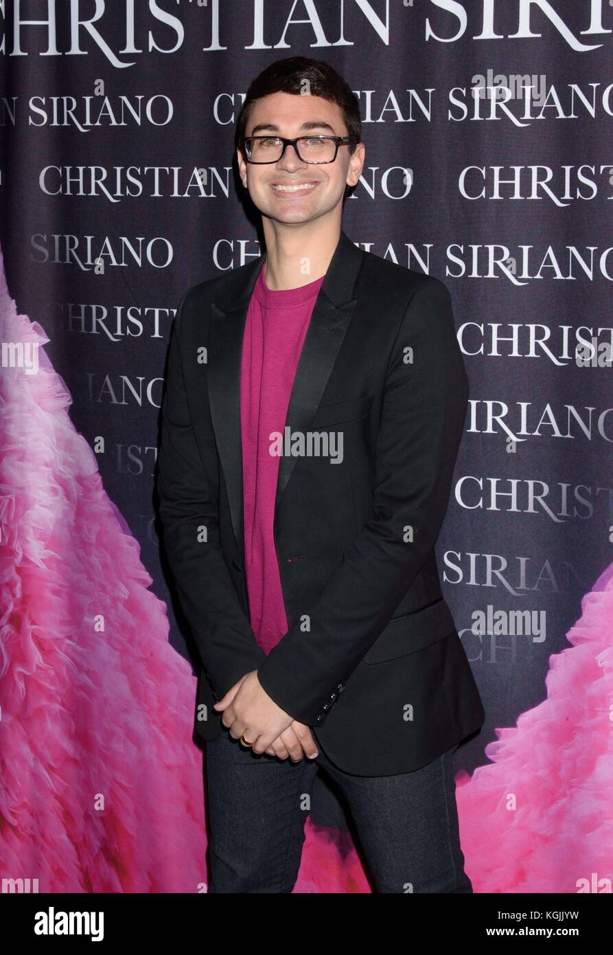 New York, NY, USA. 8 Nov, 2017. Christian siriano in der Ankunftshalle für Christian siriano Launch Party für Kleider zum Träumen, rizzoli Buchhandlung, New York, NY, 8. November 2017. Credit: Rcf/Everett collection/alamy leben Nachrichten Stockfoto