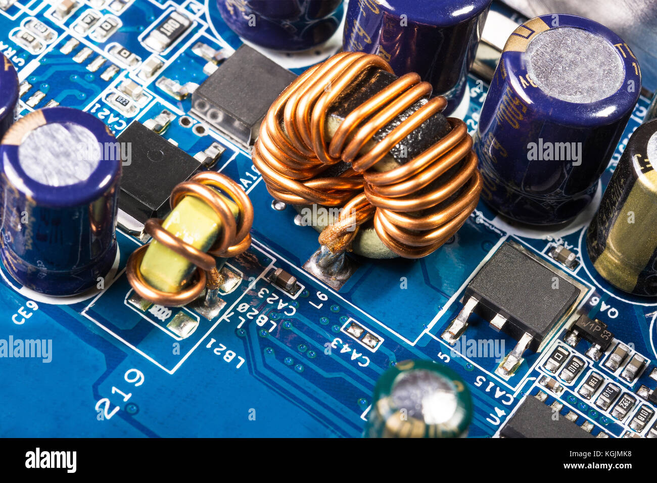 Computer Hardware. pulsquelle Schaltungen. Detail der elektronischen Komponenten des Computers Mainboard. Stockfoto