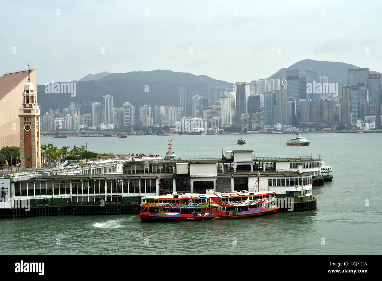 Star Ferry Pier in Tsim Sha Tsui, Kowloon, Hong Kong. Stockfoto