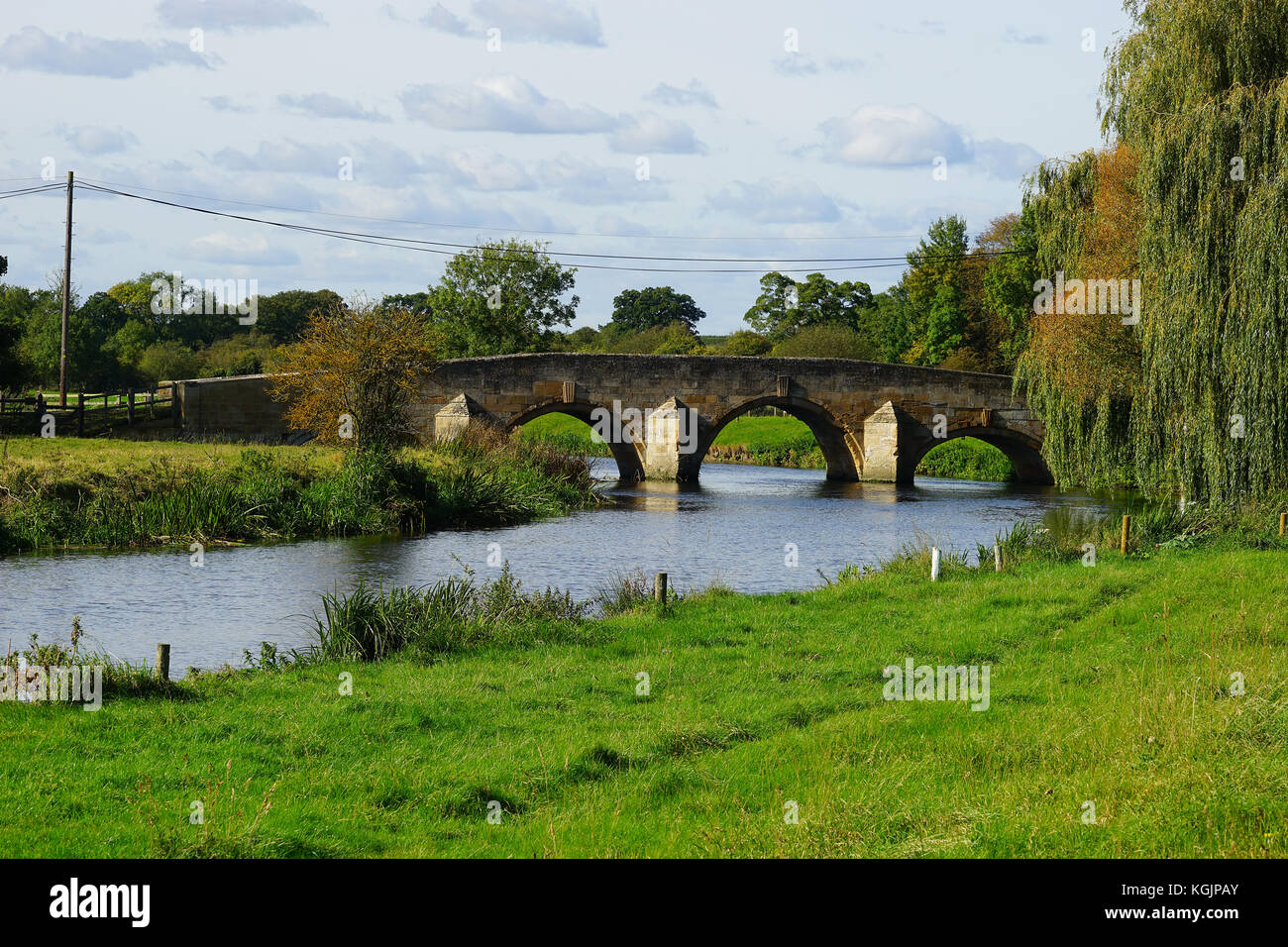 Die Brücke über den Fluss Nene an fotheringhay von Fotheringhay Castle gesehen Stockfoto