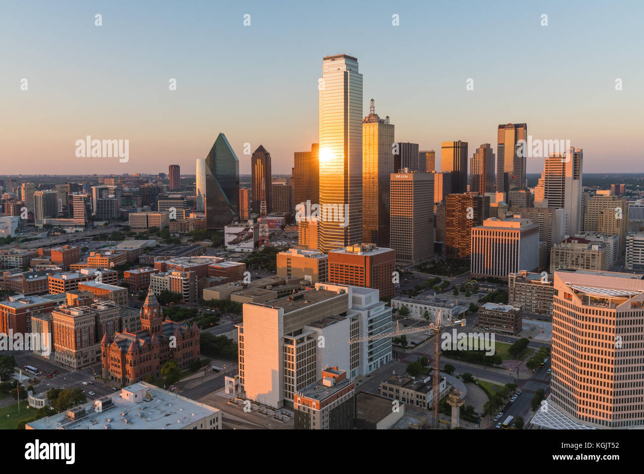 Luftaufnahme von Dallas, Texas City Skyline im Sonnenuntergang Stockfoto