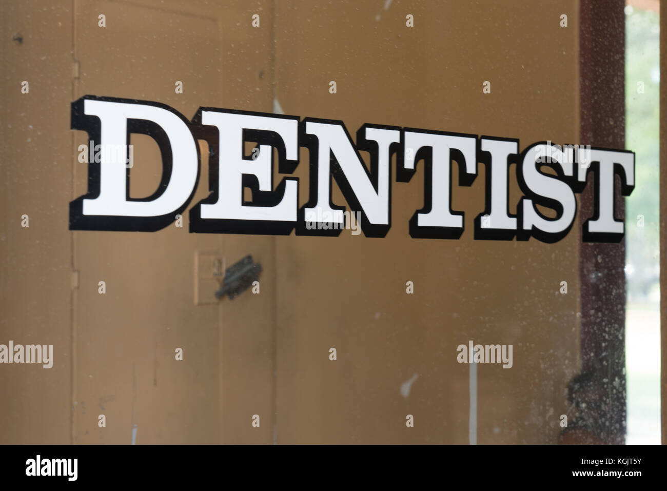 Vintage Zahnarzt Zeichen auf Glas Tür Stockfoto