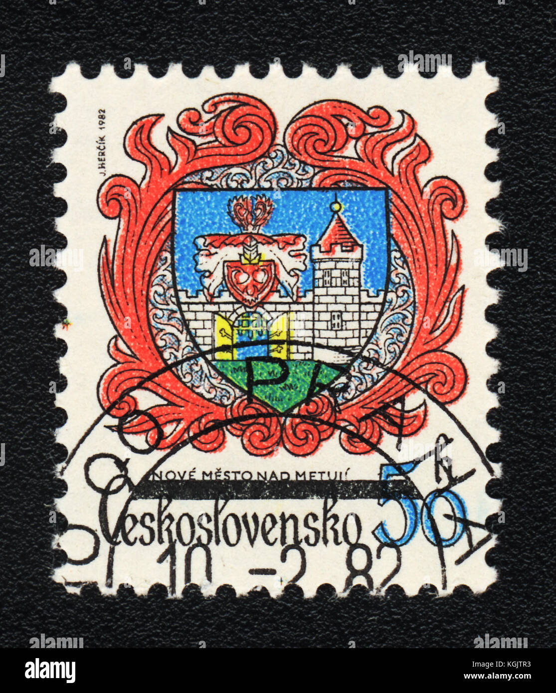 Eine Briefmarke in der Tschechoslowakei gedruckt zeigt Wappen von Nove Mesto nad metuzhi, ca. 1982 Stockfoto