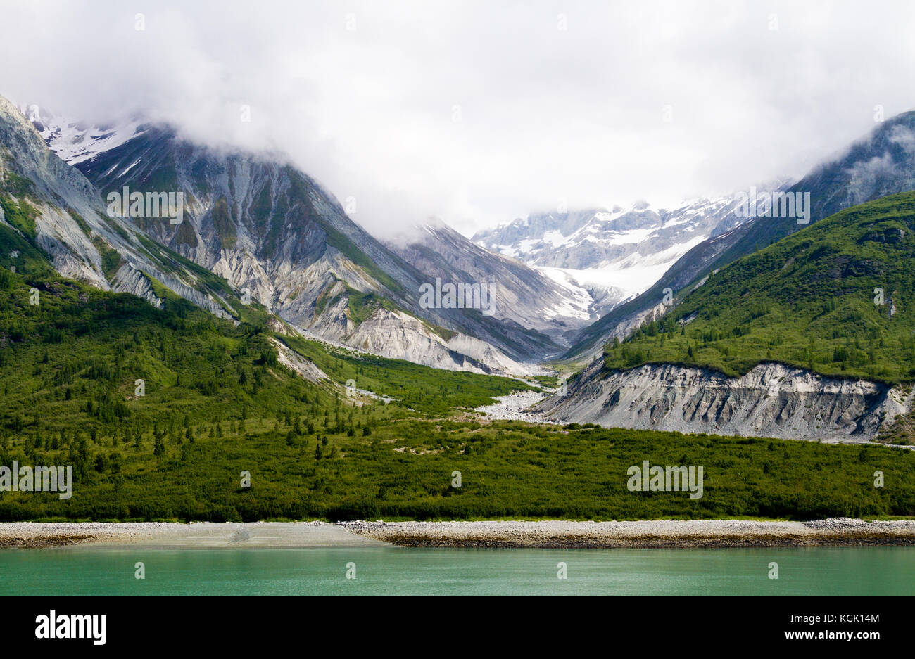 Ein urstromtal an der Küste Alaskas in der Nähe des Glacier Bay. Stockfoto