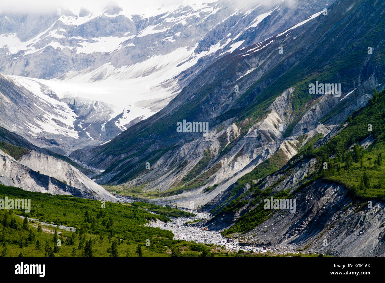Ein urstromtal an der Küste Alaskas in der Nähe des Glacier Bay. Stockfoto