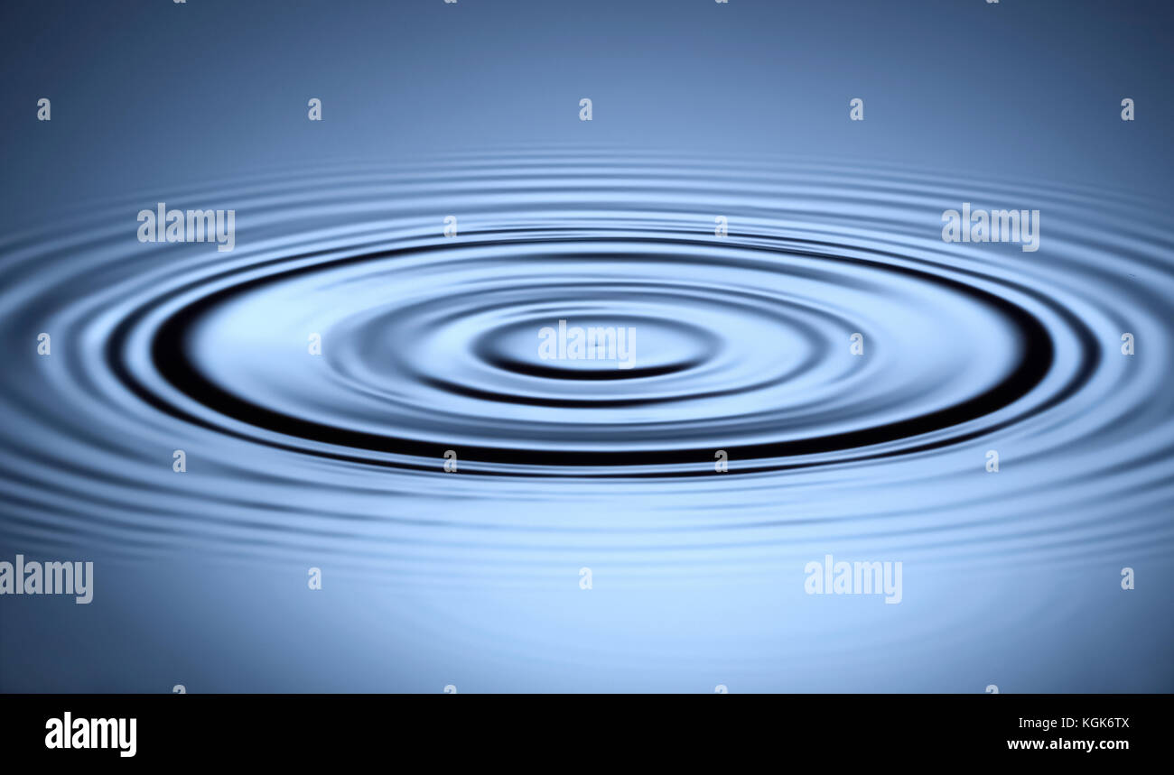 Wasser Krone auf Blau. Tropfen in Wasser fallen Stockfoto