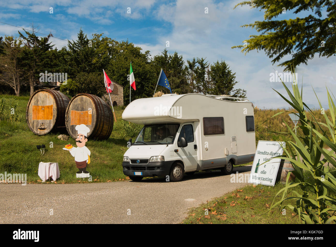 Wohnmobil Familie Reisen Urlaub Toskana Italien Weingüter Weingut Stockfoto