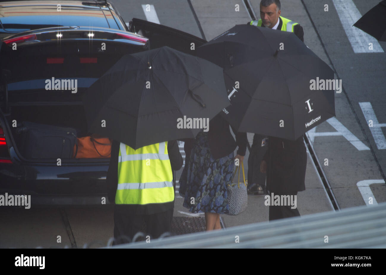 Die internationale Entwicklungsministerin Priti Patel verlässt den Flughafen Heathrow, nachdem sie nach der Enthüllung, dass sie weitere nicht autorisierte Treffen mit israelischen Politikern abgehalten habe, nach Großbritannien zurückbefohlen wurde. Stockfoto