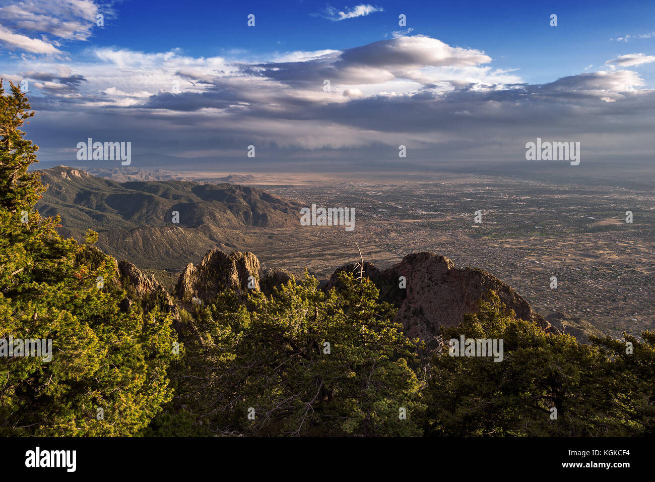 Albuquerque, New Mexico aus gesehen die Sandia Mountains Stockfoto