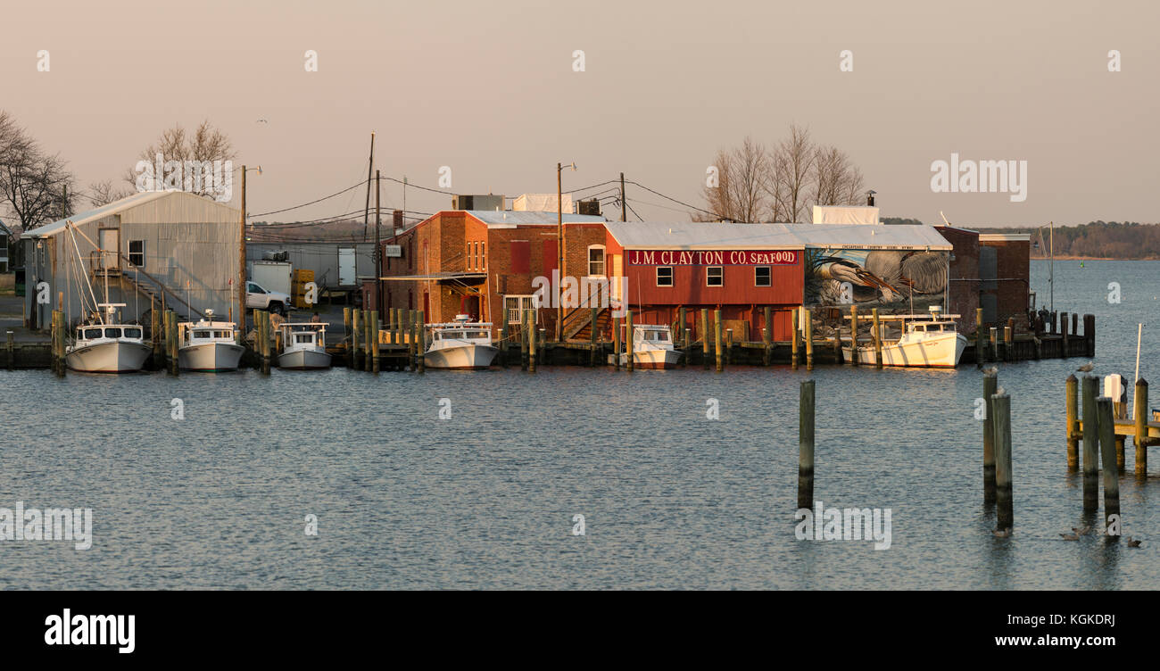 Fischerboote für Krabben und oystering auf der Chesapeake Bay Dock für die Nacht in Cambridge, Maryland verwendet. Stockfoto