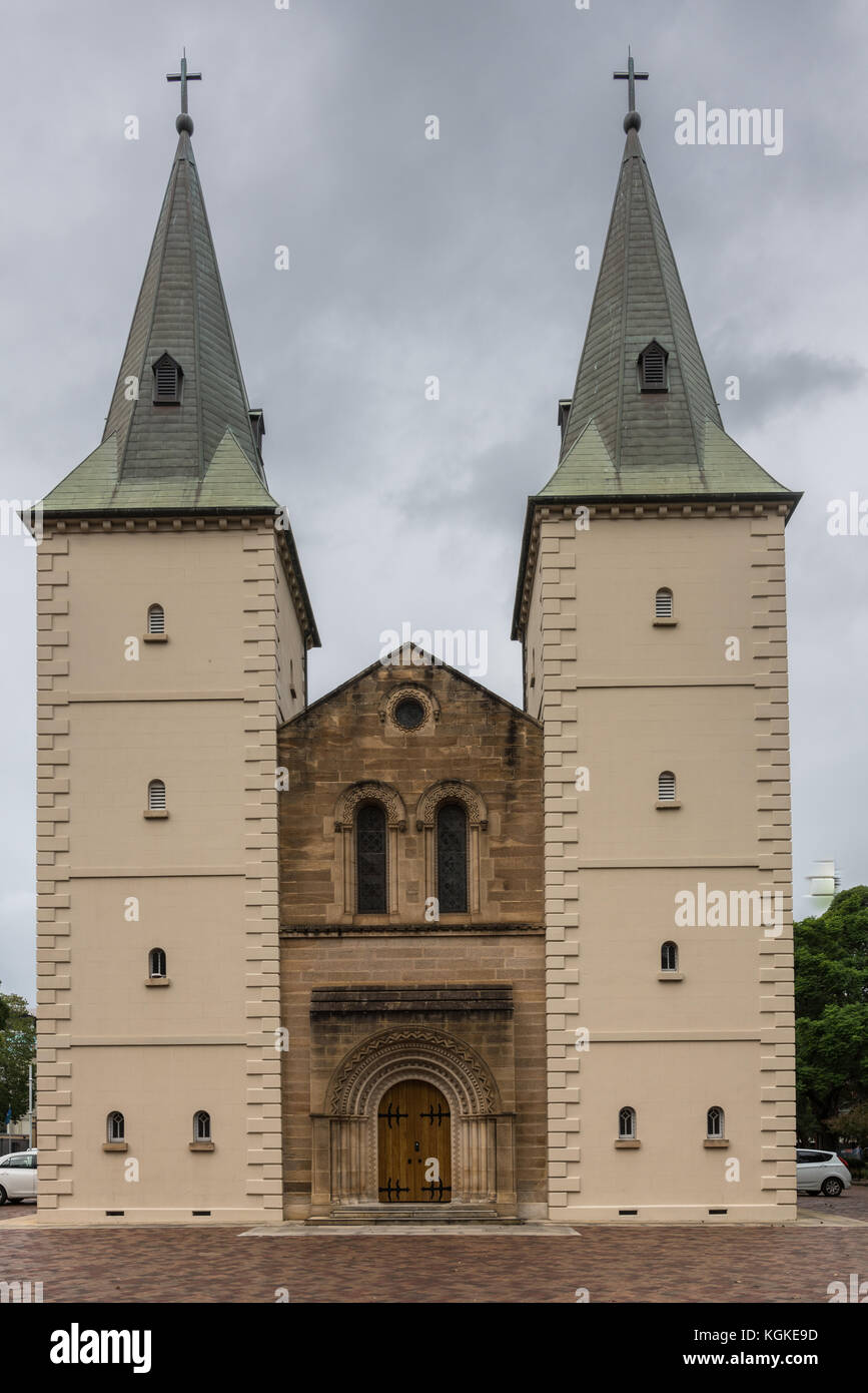 Parramatta, Australien - März 24, 2017: Saint Johns anglikanische Kathedrale Kirche Eingang Fassade mit zwei Türmen auf beige Türme und schmale Kirchenschiff Eingang Stockfoto