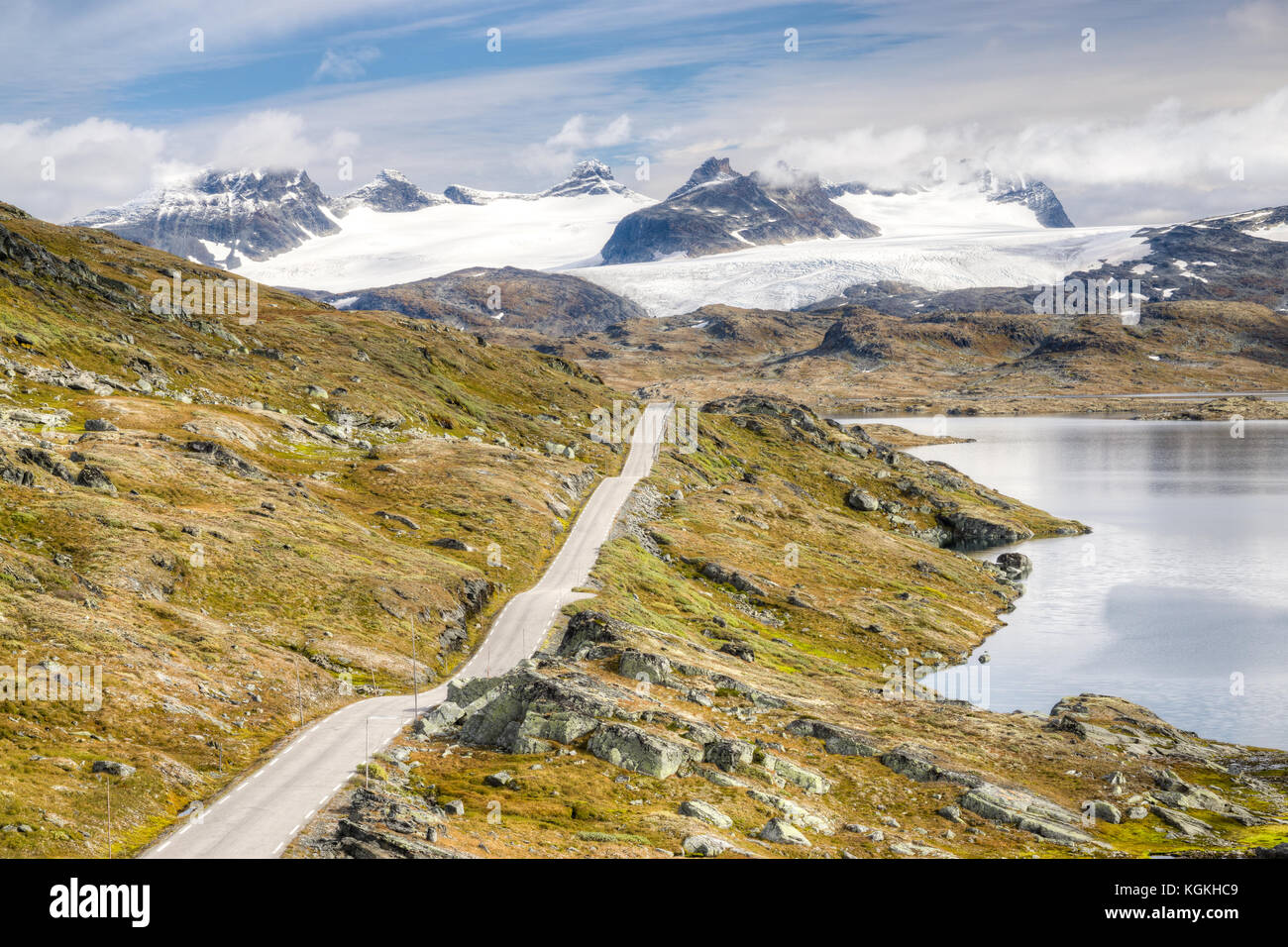 Gerade Berg Straße, die zu spektakulären Gletschern und Seen. Stockfoto