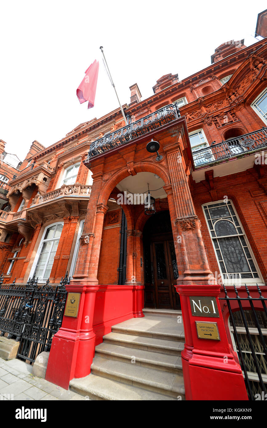 Die Botschaft von Katar, 1 South Audley Street in Mayfair, London, ist die diplomatische Mission Katars im Vereinigten Königreich. Gebäudeeingang Stockfoto