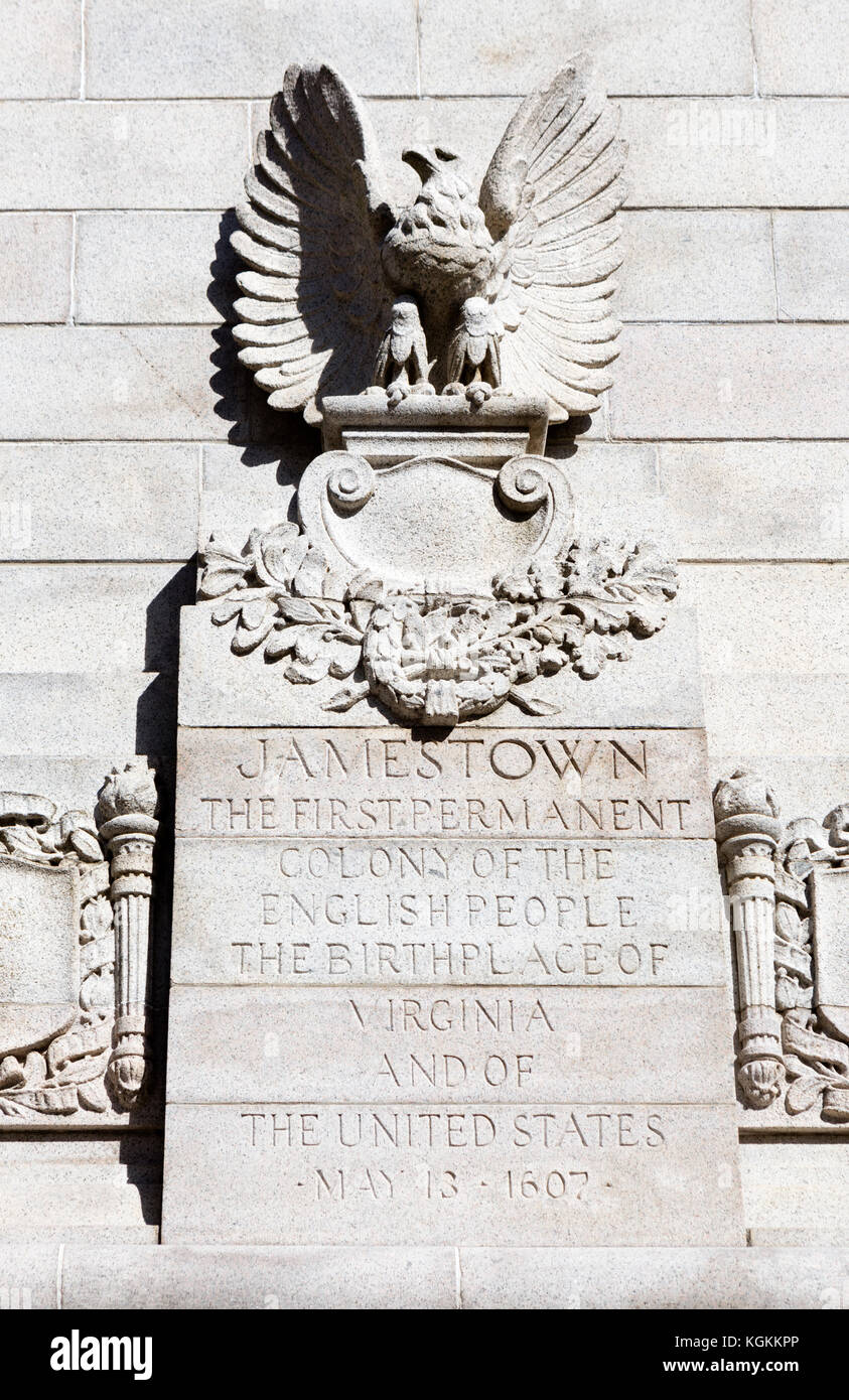 Inschrift auf der Tercentenary Denkmal, Jamestown, Virginia, USA. Stockfoto