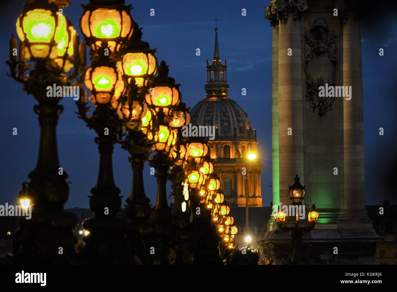 Paris, Frankreich in der Dämmerung Stockfoto