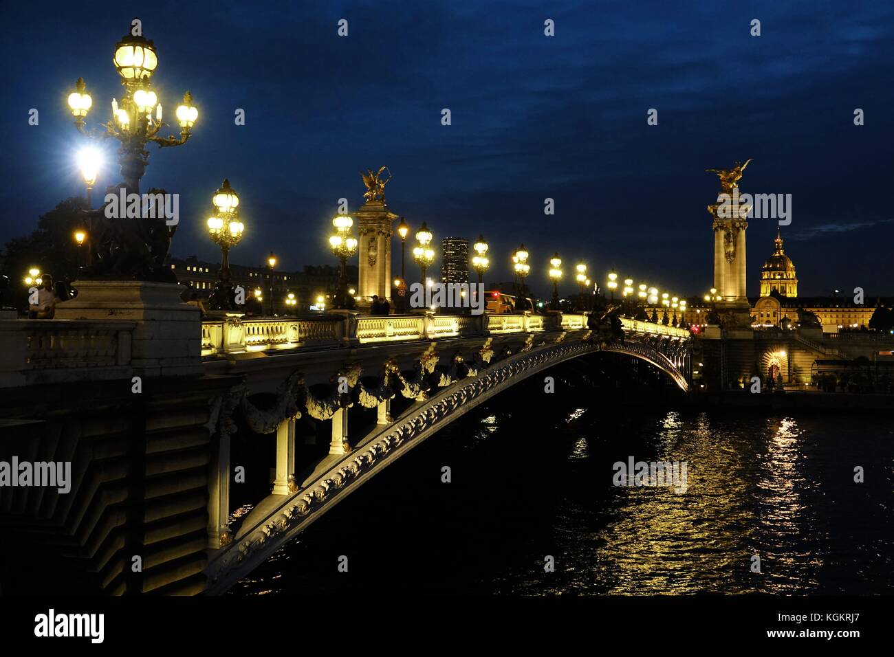 Pont de la Concorde in der Nacht in Paris, Frankreich Stockfoto