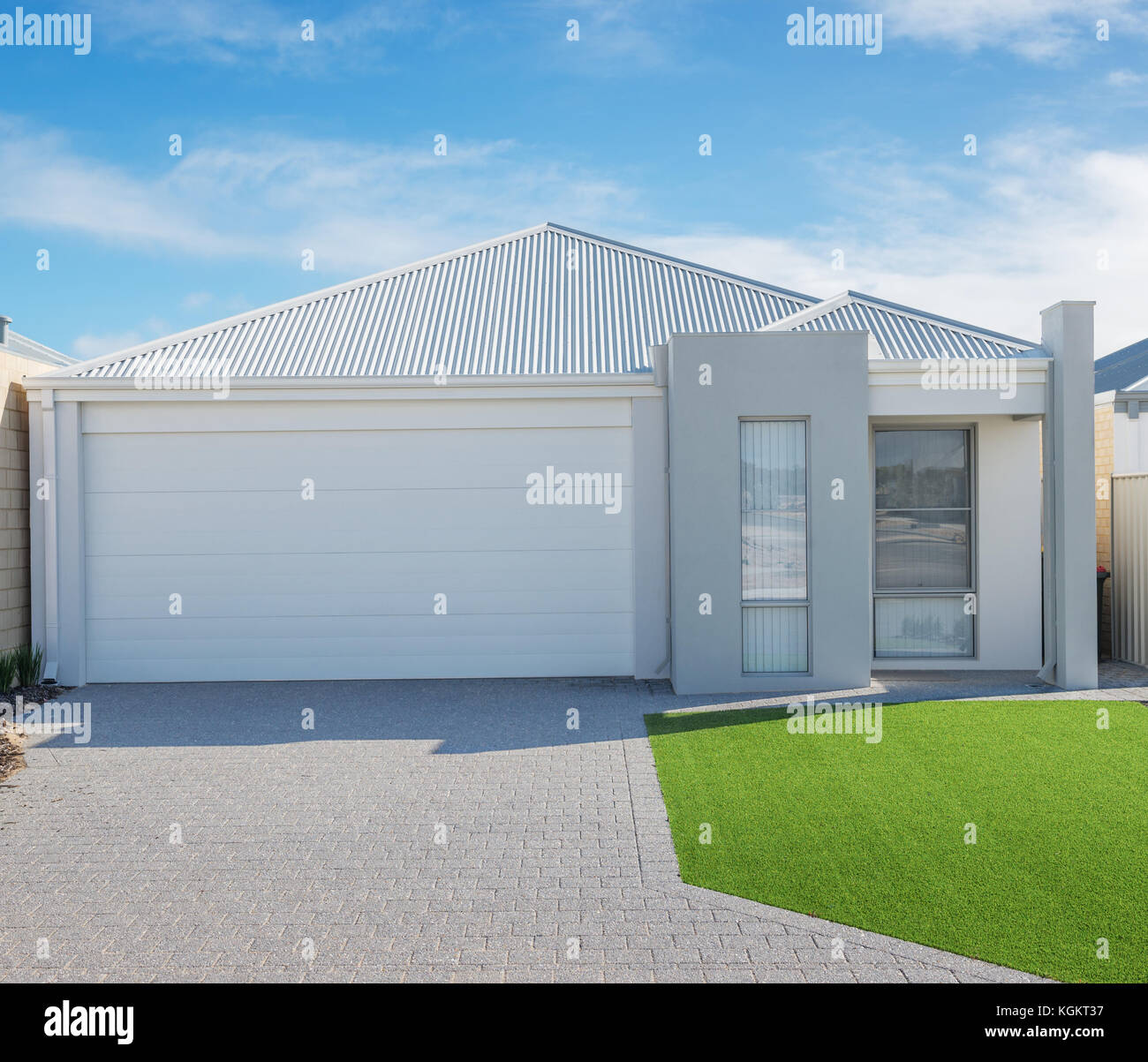 Typische Fassade ein modernes Vorstadthaus Stockfoto