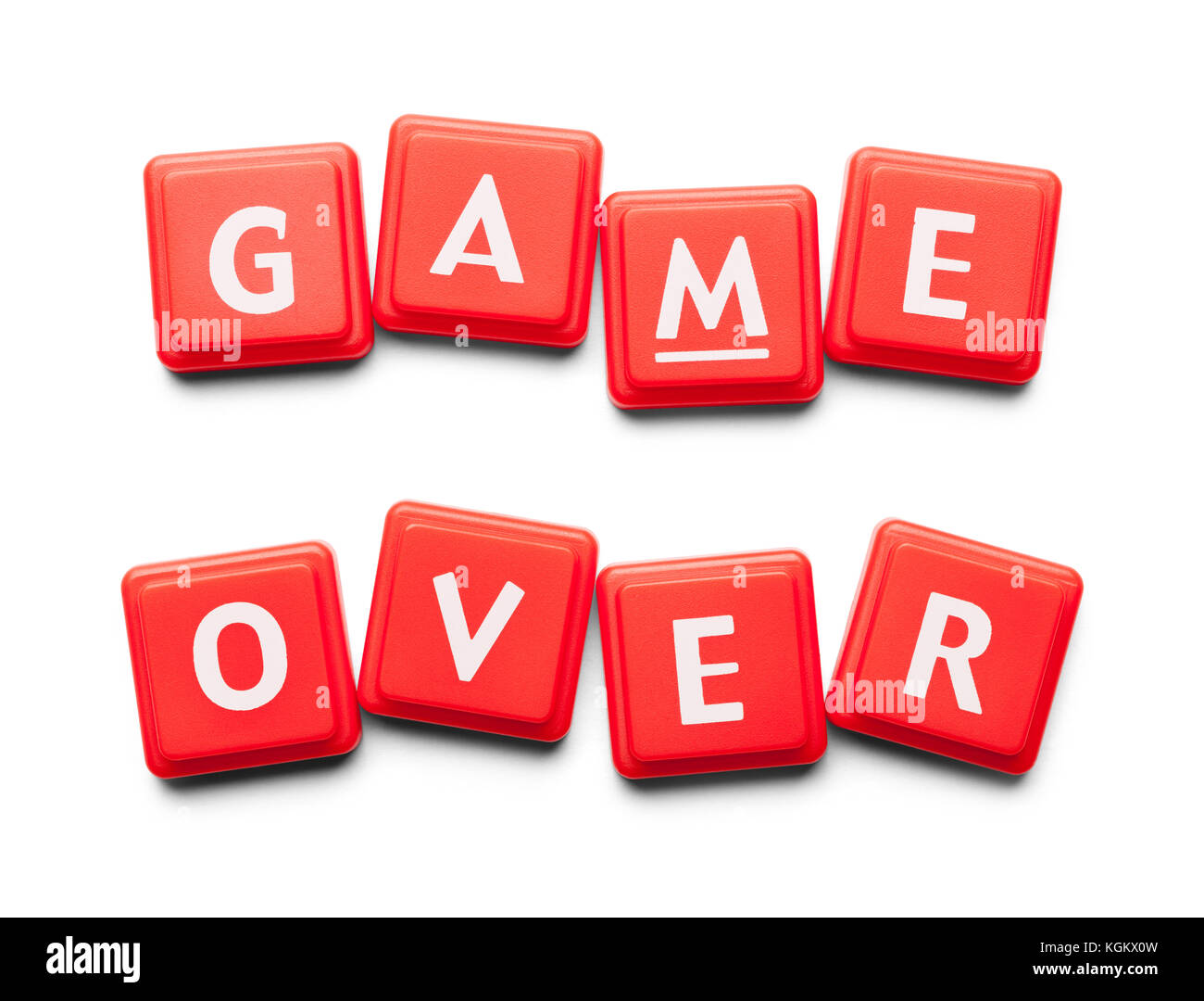 Game Over mit Holz Fliesen auf einem weißen Hintergrund geschrieben. Stockfoto