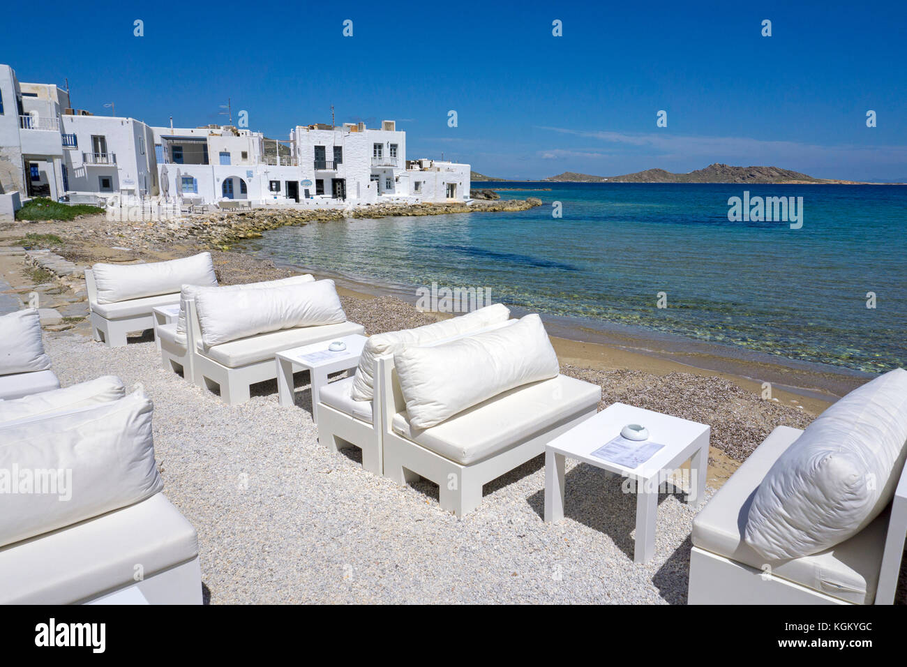Gemütliche Bar an der Waterfront, Altstadt von Naoussa, Paros, Kykladen, Griechenland, Mittelmeer, Europa Stockfoto