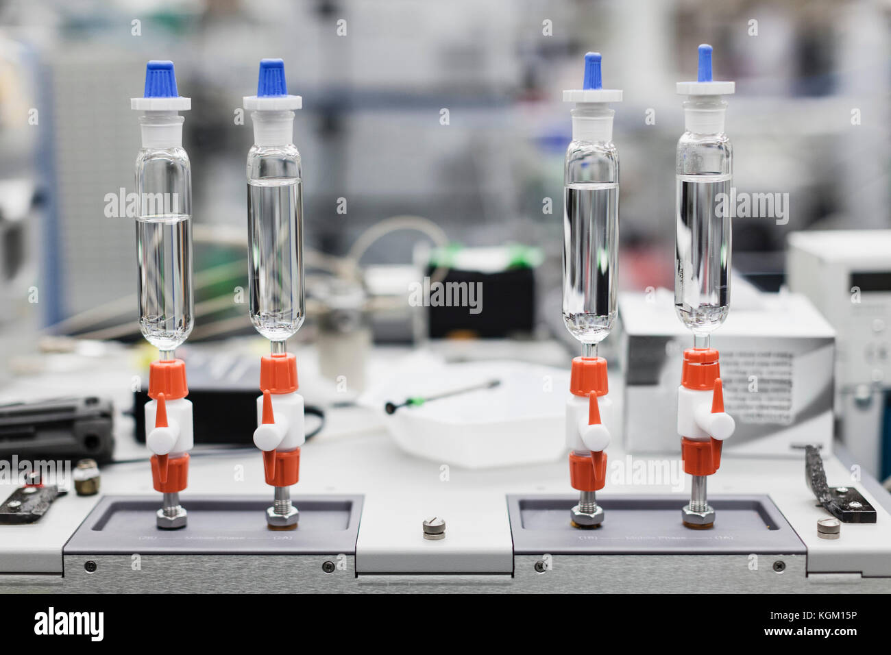 Nahaufnahme der wissenschaftlichen Maschinen im Labor Stockfoto