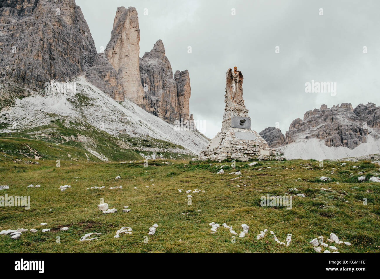Verwitterte Statue von Felsen gegen Sky stack, Südtirol, Italien Stockfoto