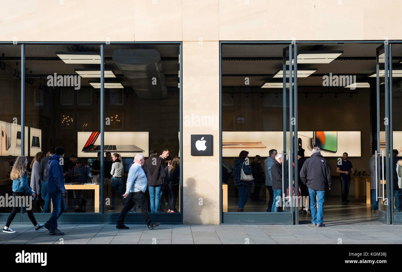 Außenansicht des Apple Stores in der Princes Street in Edinburgh, Schottland, Großbritannien. Stockfoto