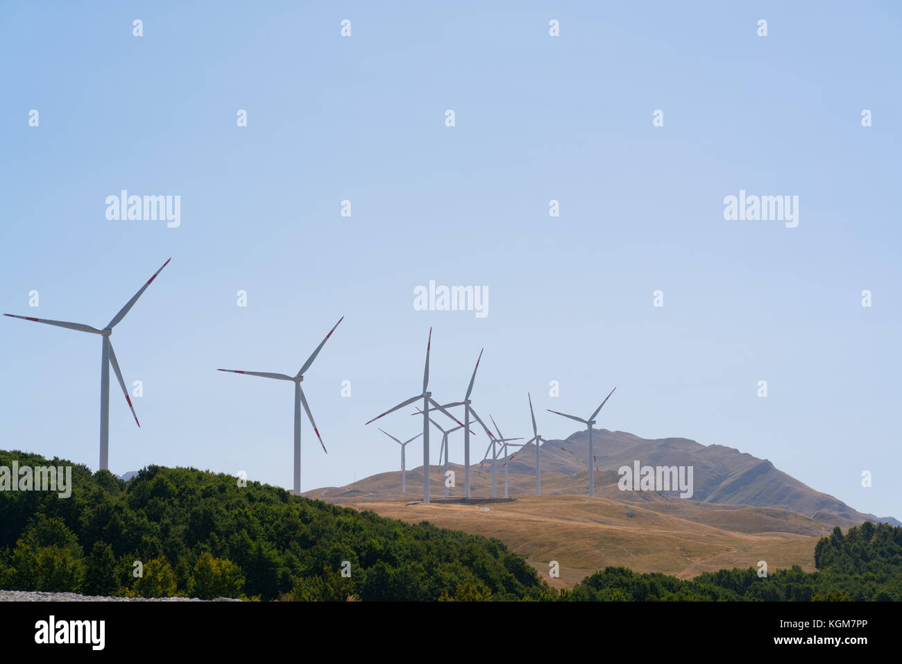 Windmühlen Umwandlung von Windenergie in Strom Stockfoto