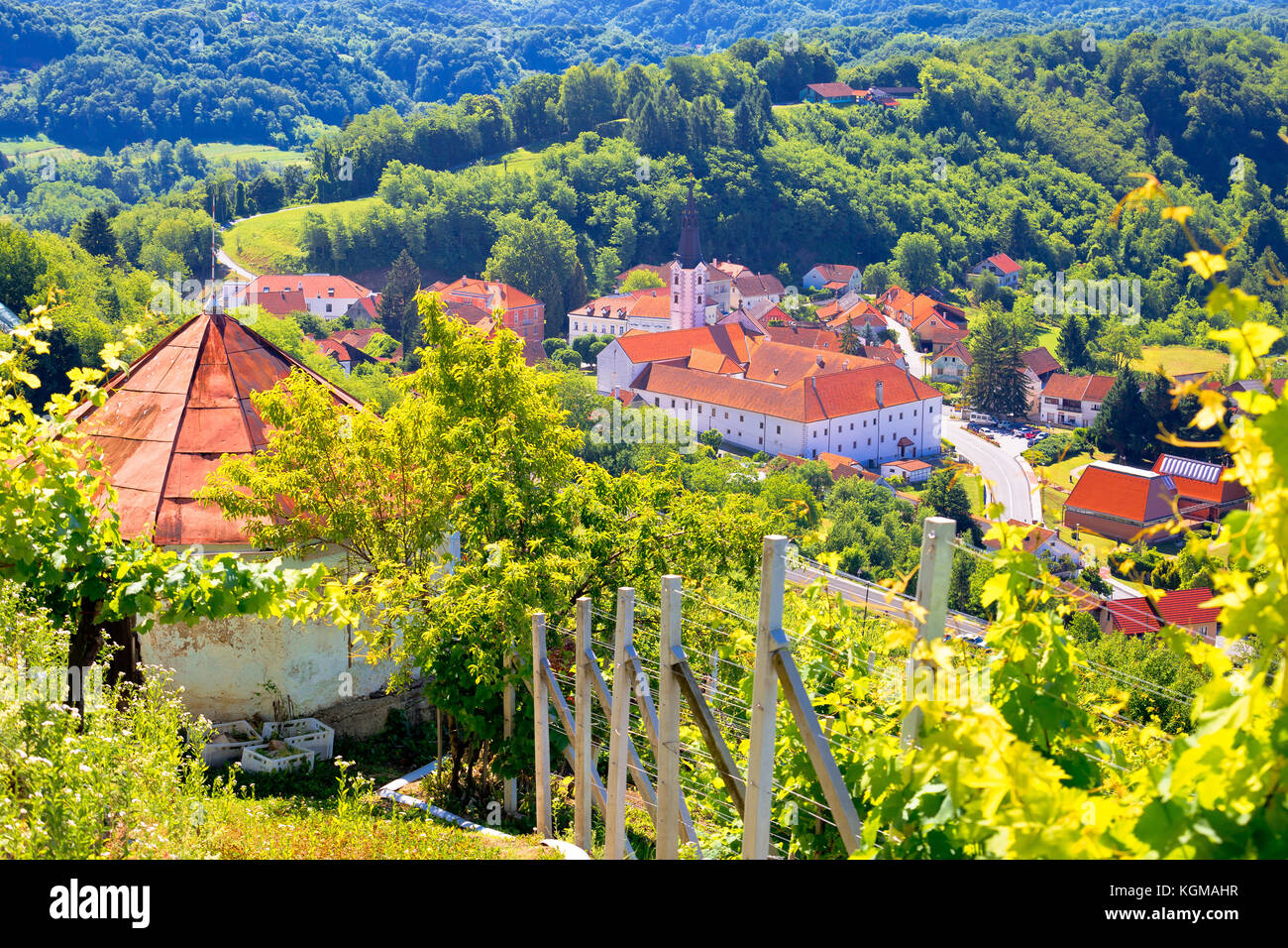 Malerische Stadt klanjec Luftaufnahme, Zagorje grüne Region von Kroatien Stockfoto