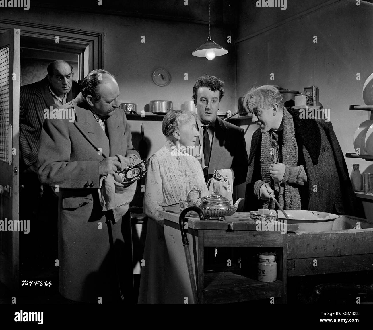 Die ladykillers (1951), Alec Guinness, Peter Sellers, Katie Johnson, Cecil Parker Stockfoto