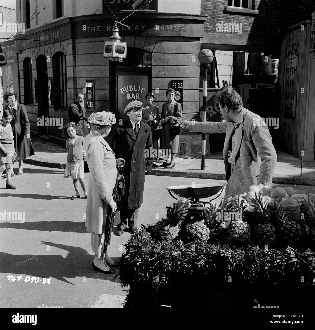 Die ladykillers (1951), Katie Johnson, Frankie Howerd Stockfoto