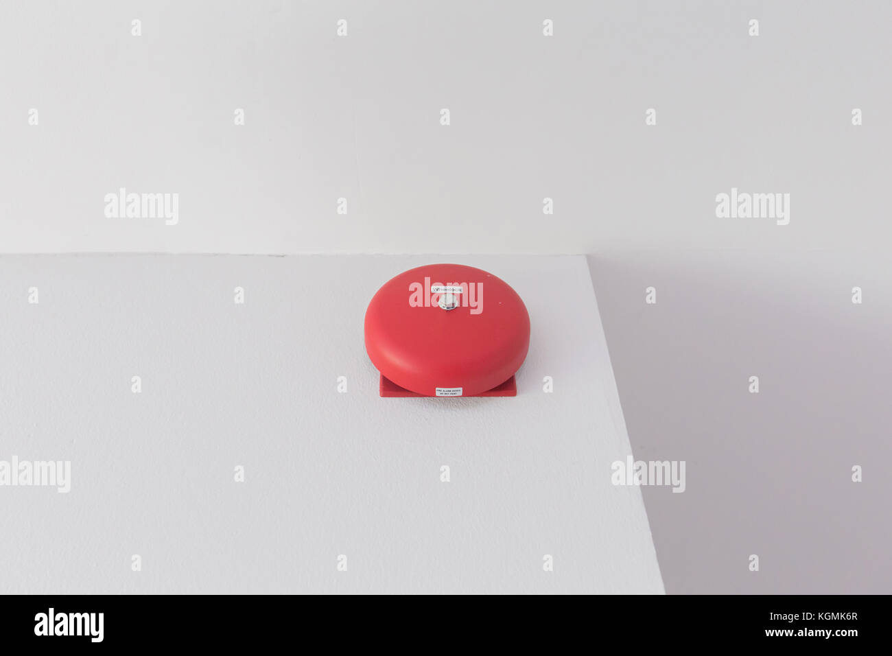 Feueralarm an der Wand, red fire Alarm an der Wand, in der Nähe red fire Alarm an der Wand Stockfoto