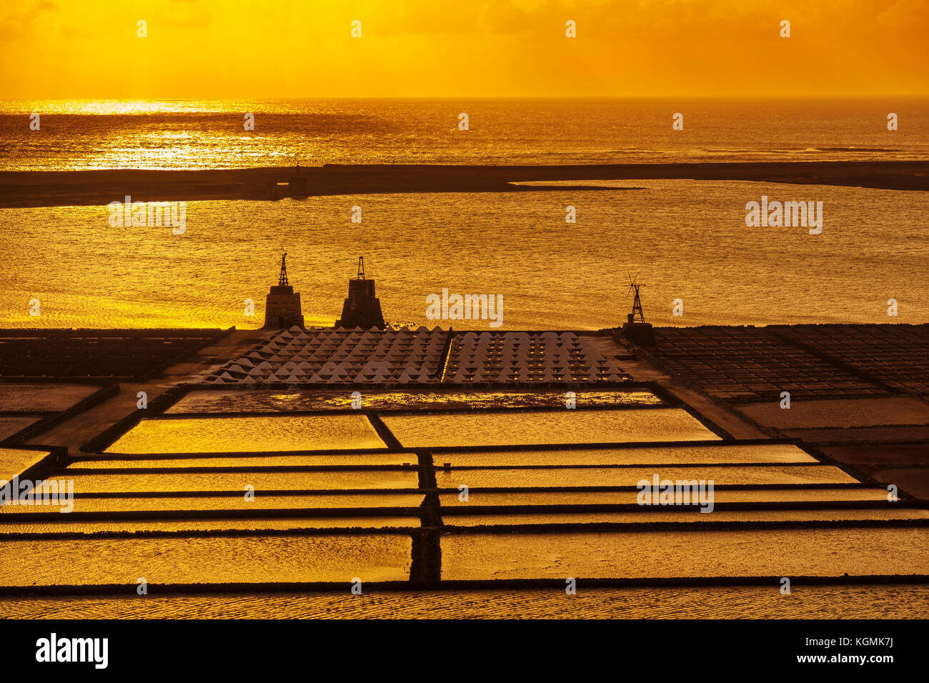 Salzwerk. Sonnenuntergang in Salinas de Janubio. Lanzarote Island. Kanarische Inseln Spanien. Europa Stockfoto
