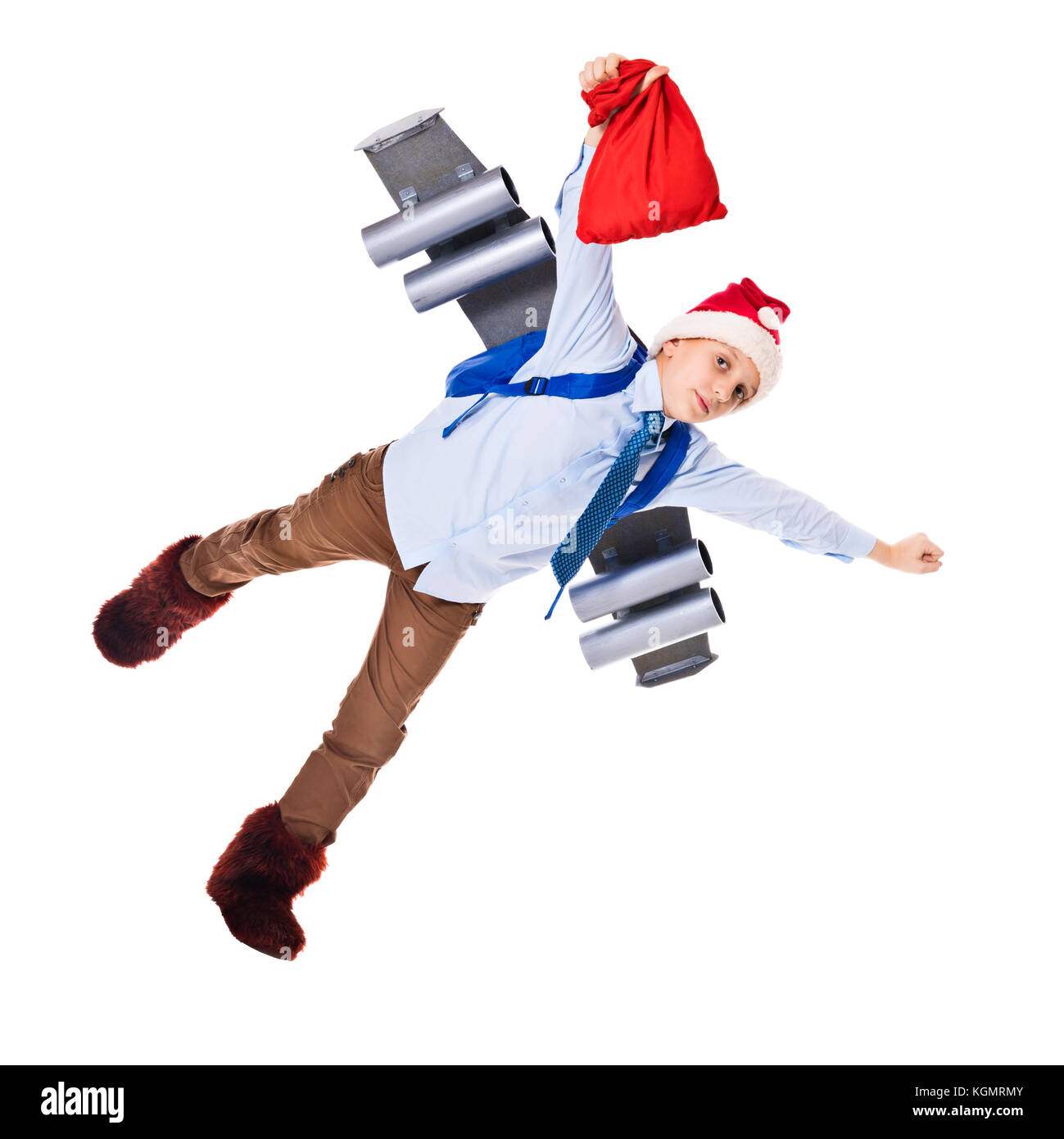 Junge santa claus Fliegen mit Geschenke für Weihnachten auf einem jetpack. isoliert auf weißem Stockfoto